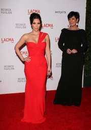 Kim-Kardashian---Unmasking-For-The-Resnick-Pavilion-62.md.jpg
