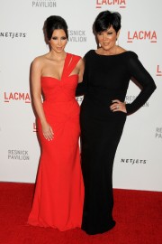 Kim-Kardashian---Unmasking-For-The-Resnick-Pavilion-66.md.jpg