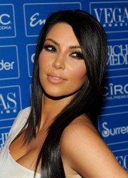 Kim-Kardashian---Vegas-Magazines-7th-Anniversary-Party-05.md.jpg