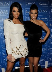 Kim-Kardashian---Vegas-Magazines-7th-Anniversary-Party-19.md.jpg