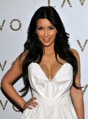 Kim-Kardashian-Hosts-The-Queen-Of-Hearts-Ball-01.md.jpg