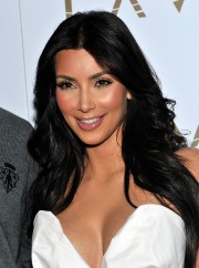Kim Kardashian Hosts The Queen Of Hearts Ball 08