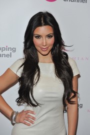 Kim Kardashian Launches Her Signature Fragrance 01