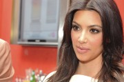 Kim-Kardashian-Launches-Her-Signature-Fragrance-21.md.jpg