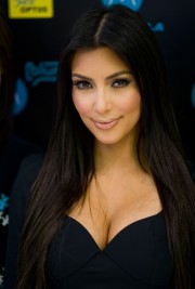 Kim-Kardashian-Makes-Instore-Appearance-Optus-02.md.jpg
