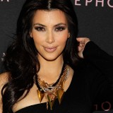 Kim-Kardashian-Promotes-Her-New-Fragrance-03