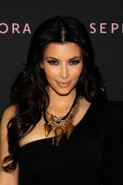 Kim-Kardashian-Promotes-Her-New-Fragrance-04.md.jpg