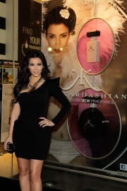 Kim-Kardashian-Promotes-Her-New-Fragrance-26.md.jpg