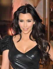 Kim-Kardashian-Promotes-Her-New-Fragrance-31.md.jpg