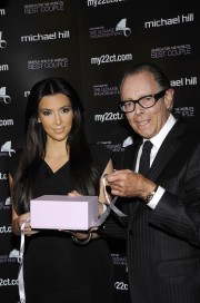 Kim-Kardashian-Promotes-The-Ultimate-Engagement-Ring-03.md.jpg