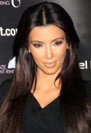 Kim-Kardashian-Promotes-The-Ultimate-Engagement-Ring-35.md.jpg