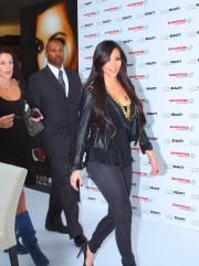 Kim-Kardashian-Promoting-Fusion-Beauty-01.md.jpg
