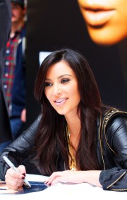 Kim-Kardashian-Promoting-Fusion-Beauty-11.md.jpg