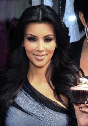 Kim-Kardashian-Vanilla-Cupcake-Mix-Launch-Party-16.md.jpg