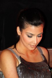 Kim-Kardashian-Visits-The-Pool-At-Harrahs-Resort-10.md.jpg