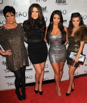 Kim-Kardashians-30th-Birthday-at-TAO-at-The-Venetian-26.md.jpg