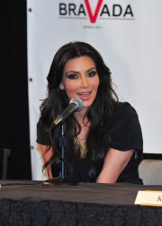 The-Kardashians-For-Press-Conference-At-The-Mirage-06.md.jpg