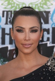 Kardashians at 2010 Teen Choice Awards 02
