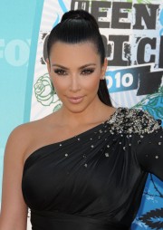 Kardashians-at-2010-Teen-Choice-Awards-09.md.jpg