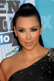 Kardashians at 2010 Teen Choice Awards 10