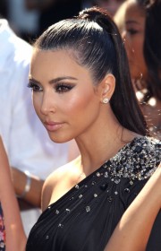 Kardashians at 2010 Teen Choice Awards 14