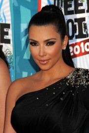 Kardashians-at-2010-Teen-Choice-Awards-15.md.jpg