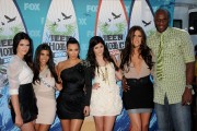 Kardashians at 2010 Teen Choice Awards 55