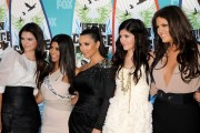 Kardashians-at-2010-Teen-Choice-Awards-56.md.jpg