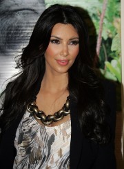 Kim-Kardashian---2010-Celebrity-Skee-Ball-Tournament-11.md.jpg
