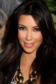 Kim-Kardashian---2010-Celebrity-Skee-Ball-Tournament-13.md.jpg