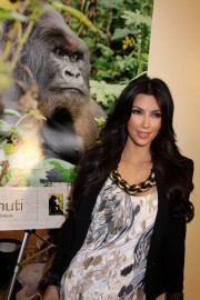 Kim-Kardashian---2010-Celebrity-Skee-Ball-Tournament-26.md.jpg