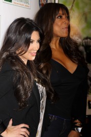 Kim-Kardashian---2010-Celebrity-Skee-Ball-Tournament-41.md.jpg