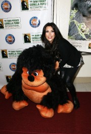 Kim-Kardashian---2010-Celebrity-Skee-Ball-Tournament-46.md.jpg