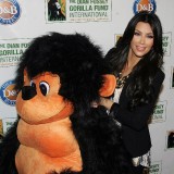 Kim-Kardashian---2010-Celebrity-Skee-Ball-Tournament-50