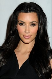 Kim-Kardashian---Clothing-Drive-For-My-Friends-Place-01.md.jpg