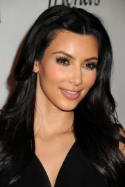 Kim-Kardashian---Clothing-Drive-For-My-Friends-Place-08.md.jpg