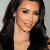 Kim-Kardashian---Clothing-Drive-For-My-Friends-Place-08