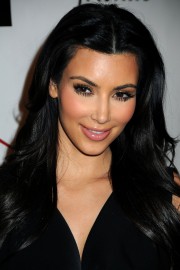 Kim-Kardashian---Clothing-Drive-For-My-Friends-Place-10.md.jpg