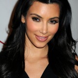 Kim-Kardashian---Clothing-Drive-For-My-Friends-Place-10