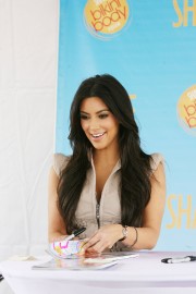 Kim-Kardashian---Shape-Magazine-2nd-Bikini-Body-Tour-72.md.jpg