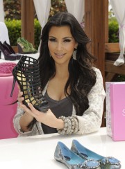 Kim-Kardashian-Celebrates-Shoedazzle-First-Birthday-04.md.jpg
