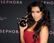 Kim-Kardashian-Debuts-Premiere-Fragrance-At-Sephora-05.md.jpg