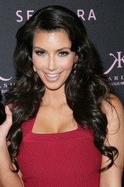 Kim-Kardashian-Debuts-Premiere-Fragrance-At-Sephora-07.md.jpg