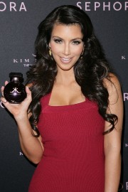 Kim-Kardashian-Debuts-Premiere-Fragrance-At-Sephora-09.md.jpg