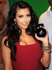 Kim-Kardashian-Debuts-Premiere-Fragrance-At-Sephora-15.md.jpg