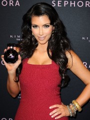 Kim-Kardashian-Debuts-Premiere-Fragrance-At-Sephora-16.md.jpg