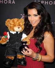 Kim-Kardashian-Debuts-Premiere-Fragrance-At-Sephora-32.md.jpg