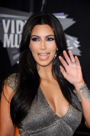 Kim-Kardashian---2011-MTV-Video-Music-Awards-04.md.jpg