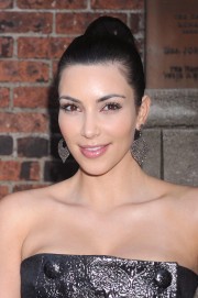 Kim-Kardashian---38th-Annual-FiFi-Awards-42.md.jpg