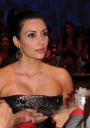 Kim-Kardashian---38th-Annual-FiFi-Awards-45.md.jpg